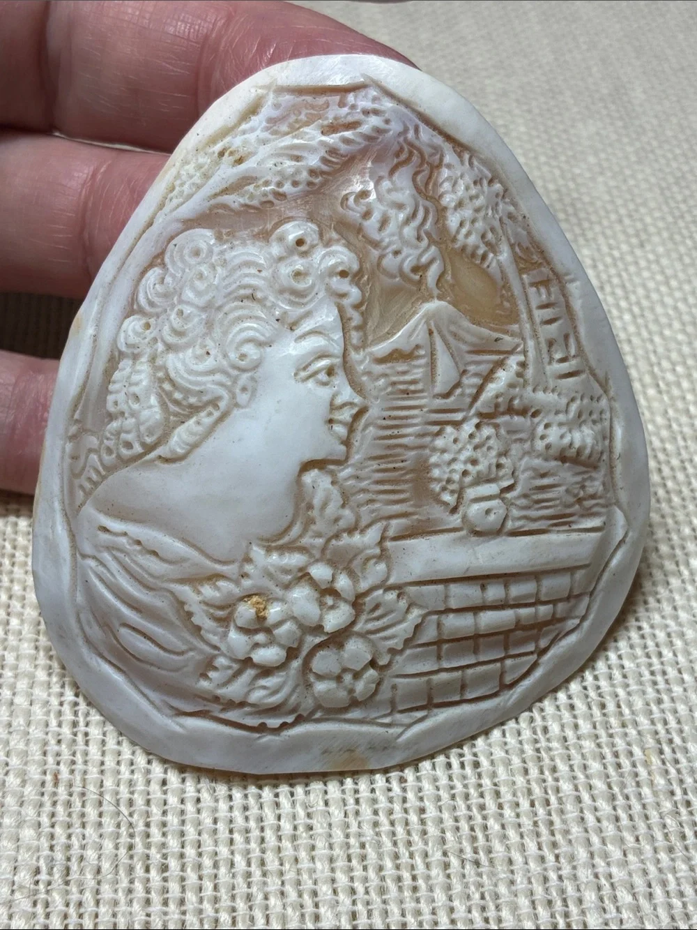 N/A delicate hand